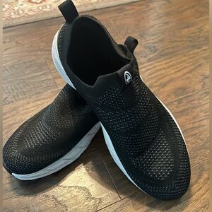 Athletic Works Black and White Slip-On Knit Men's Sneakers